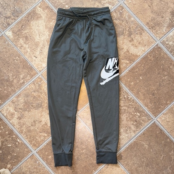 Nike Kids Jogger Pants - Gray Size Medium Ages 10-12 with pockets and drawstring - Picture 1 of 9